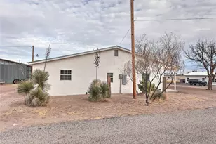 1421 W Sacramento St, Marfa, TX 79843 - Photo 6