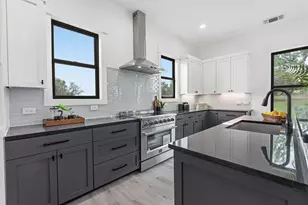 109 Rocky Summit Ct, Spicewood, TX 78669 - Photo 12