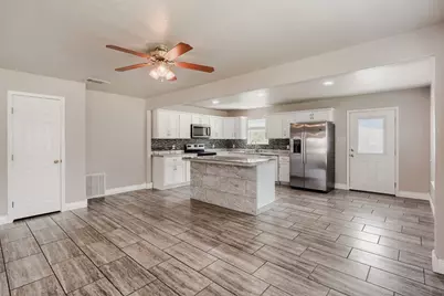 1211 N Bishop Street, San Marcos, TX 78666 - Photo 8
