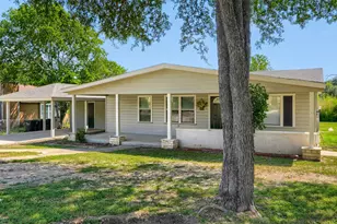 1211 N Bishop St, San Marcos, TX 78666 - Photo 2