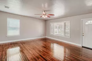 1211 N Bishop St, San Marcos, TX 78666 - Photo 4