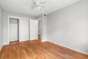 307 E 31st St, Austin, TX 78705 - Photo 16