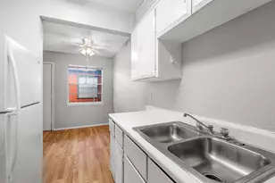 307 E 31st St, Austin, TX 78705 - Photo 8