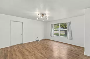 904 Kirk St, Taylor, TX 76574 - Photo 6