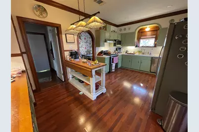 710 W 11th Street, Taylor, TX 76574 - Photo 6