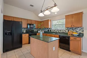 105 Mattingly St, Hutto, TX 78634 - Photo 8