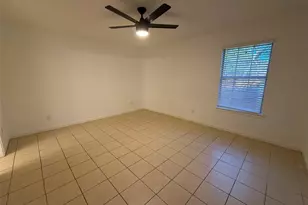 103 N Mockingbird Cir, Cedar Creek, TX 78612 - Photo 2