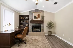 915 Vargas Rd, Austin, TX 78741 - Photo 2