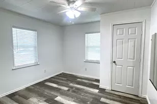 409 Oscar St, Taylor, TX 76574 - Photo 4