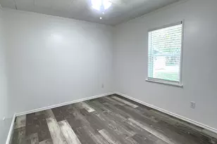 409 Oscar St, Taylor, TX 76574 - Photo 8