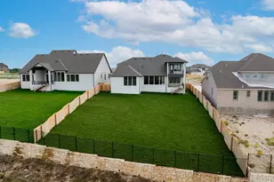 300 Yaklin Dr, Liberty Hill, TX 78642 - Photo 32