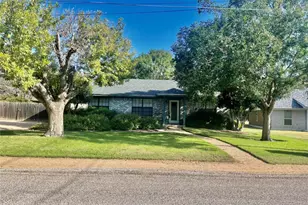 1113 Hackberry Dr, Marble Falls, TX 78654 - Photo 1