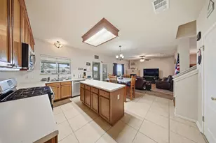 109 Morningside Cir, Hutto, TX 78634 - Photo 12