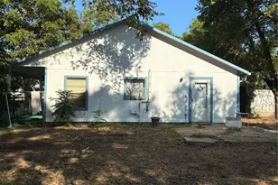 204 NW Nw 5th St, Smithville, TX 78957 - Photo 4