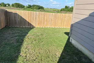 1017 Riverdale Cove, Jarrell, TX 76537 - Photo 12