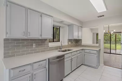 8905 Bridgewood Trail, Austin, TX 78729 - Photo 12