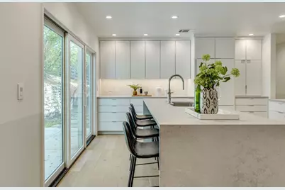 5706 Highland Hills Circle, Austin, TX 78731 - Photo 10