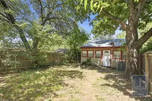 1201 W 40th St, Austin, TX 78756 - Photo 4