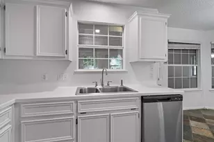 2307 Davis St, Taylor, TX 76574 - Photo 14