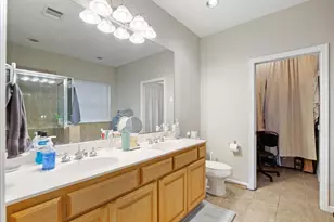 910 E 51st St, Austin, TX 78751 - Photo 14