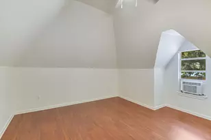 1110 W 22nd St, Austin, TX 78705 - Photo 4