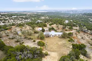 21418 Kathy Ln, Spicewood, TX 78669 - Photo 22