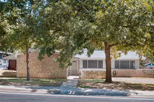 1404 Briarcliff Blvd, Austin, TX 78723 - Photo 2