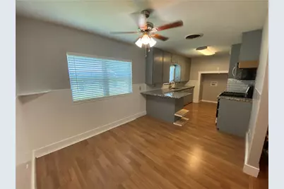 102 E Live Oak Street, Hutto, TX 78634 - Photo 2
