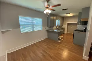 102 E Live Oak St, Hutto, TX 78634 - Photo 2