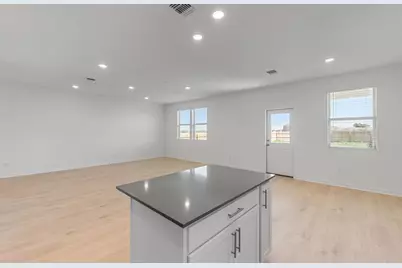 203 Green Berets Bend, Jarrell, TX 76537 - Photo 6