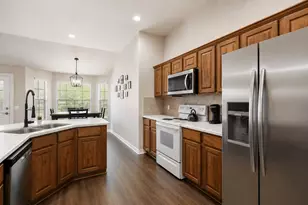 714 Newport Dr, Briarcliff, TX 78669 - Photo 10