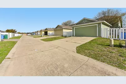 811 Craters Of The Moon Boulevard, Pflugerville, TX 78660 - Photo 2