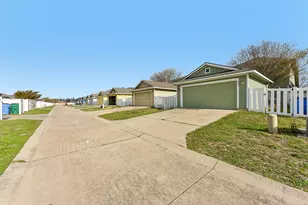 811 Craters of the Moon Blvd, Pflugerville, TX 78660 - Photo 2