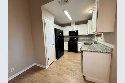 219 Crystal Knoll Boulevard, Georgetown, TX 78626 - Photo 6