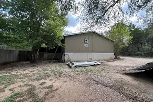 361 Laura Ln, Bastrop, TX 78602 - Photo 16