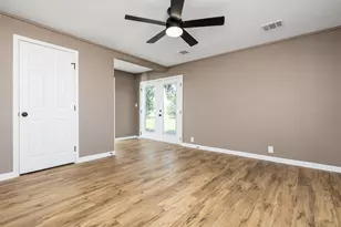 212 E Taylor St, Thrall, TX 76578 - Photo 12