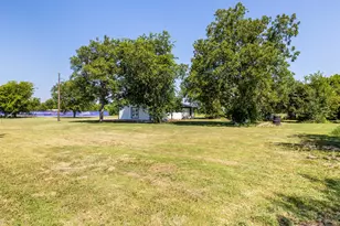 212 E Taylor St, Thrall, TX 76578 - Photo 30