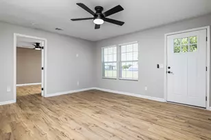 212 E Taylor St, Thrall, TX 76578 - Photo 10