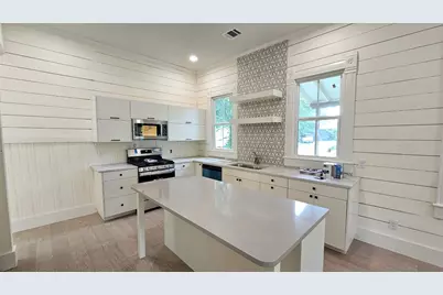 917 W 6th Street, Taylor, TX 76574 - Photo 1