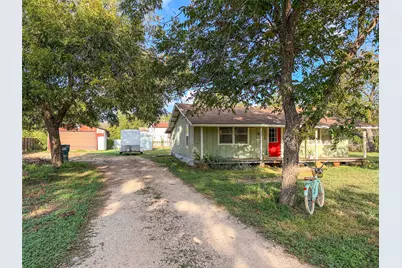207 Crockett Street, Martindale, TX 78655 - Photo 4