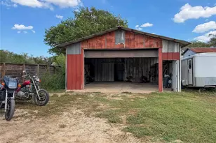 207 Crockett St, Martindale, TX 78655 - Photo 16