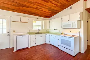 207 Crockett St, Martindale, TX 78655 - Photo 8