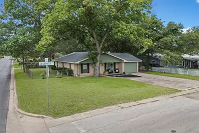 609 Laurel Street, Bastrop, TX 78602 - Photo 2