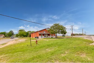 805 N Magnolia Avenue, Luling, TX 78648 - Photo 2