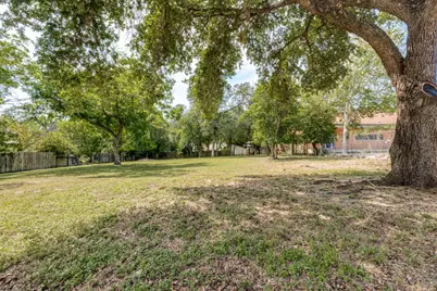 1412 W Hopkins Street, San Marcos, TX 78666 - Photo 4