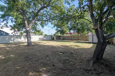 219 E Davilla Street, Bartlett, TX 76511 - Photo 18