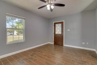 219 E Davilla Street, Bartlett, TX 76511 - Photo 6