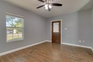 219 E Davilla St, Bartlett, TX 76511 - Photo 6