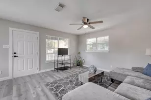 409 Talley St, Taylor, TX 76574 - Photo 8