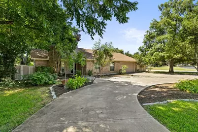 9513 Braeburn Glen, Austin, TX 78729 - Photo 2